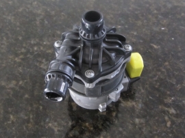 Mercedes Benz - Water Pump - 0005001986